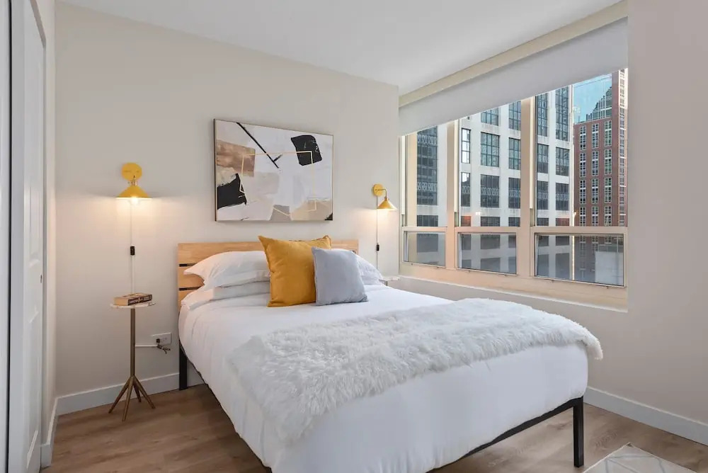 Near Riverwalk 2BR Private Balcony Downtown