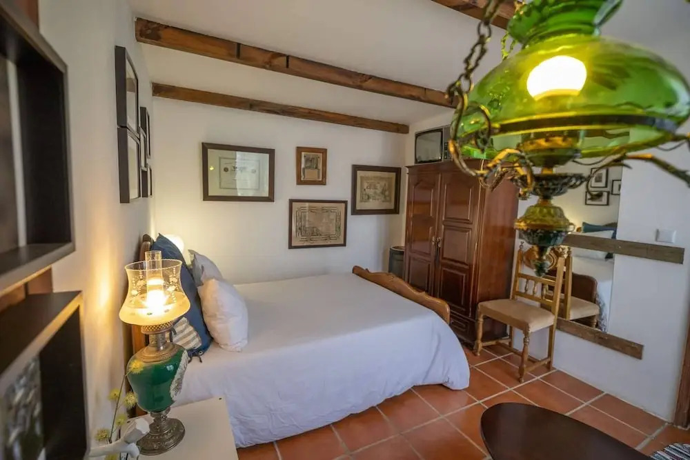 Beach House Babylon guest house with kitchenette and garden