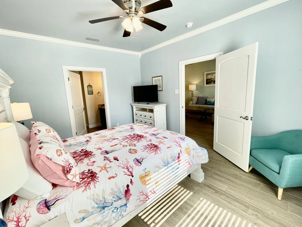 A Wave From It All 2 Bedroom Townhouse by Redawning