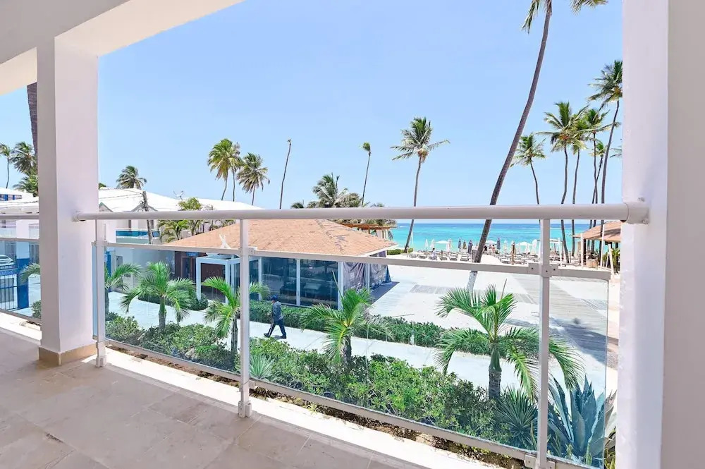 Fantastic beachfront 2 bedroom apartment