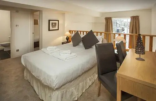 Nicolson Apartments