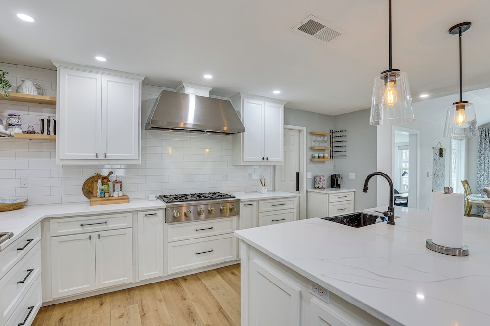 Fairway & Water Views! Peaceful Holly Lake Retreat