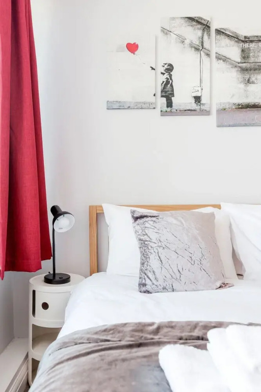 Stylish Riverview Apt with Roof Terrace