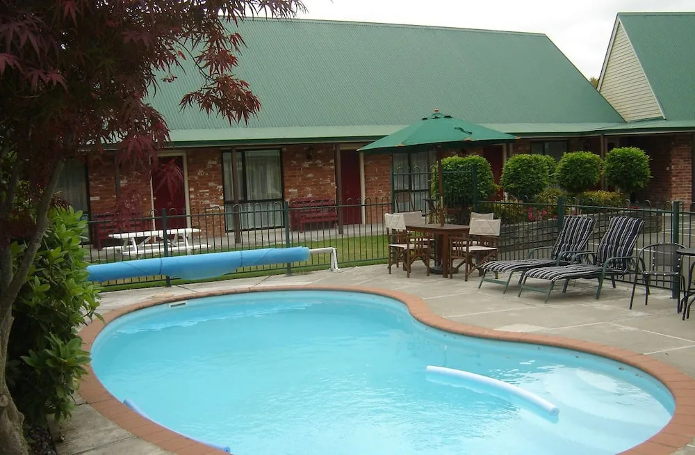 Ashburtons Regency Motel