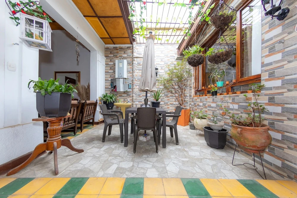 Ayenda Sarayu House