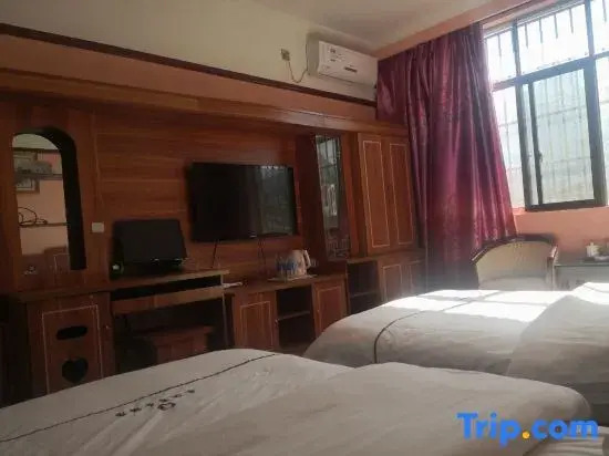 Yulong Changzheng Business Hotel