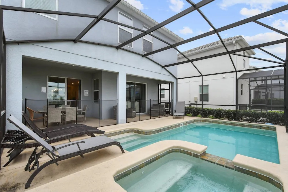 Lakeview 6BR Cozy Home Pool/spa,steps to Waterpark