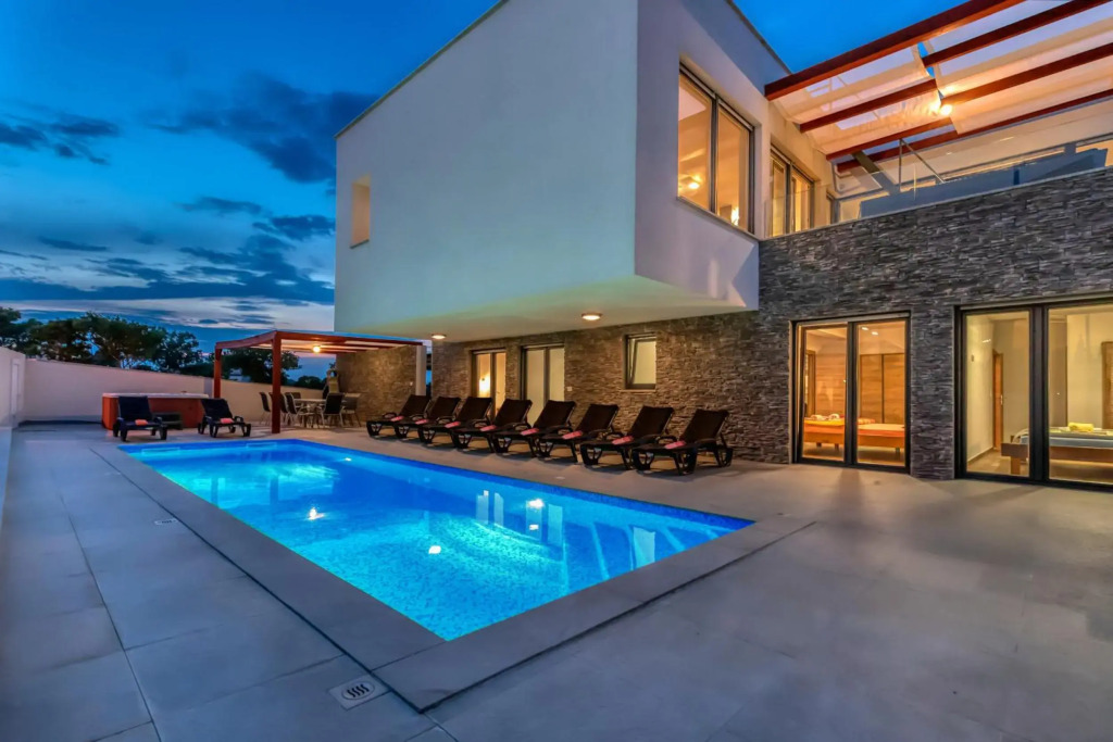 Leon's Holiday Homes Villa 3
