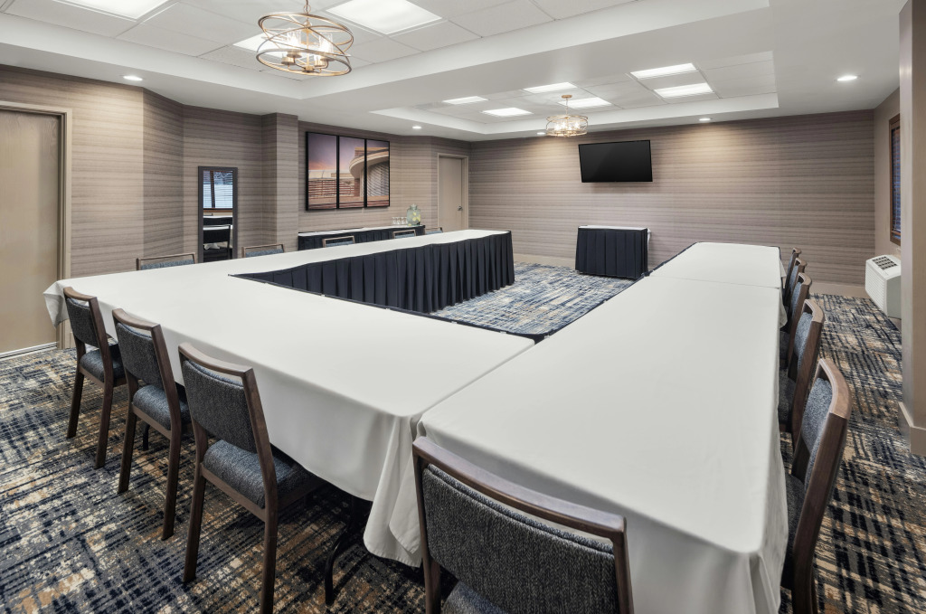 DoubleTree by Hilton Racine Harbourwalk
