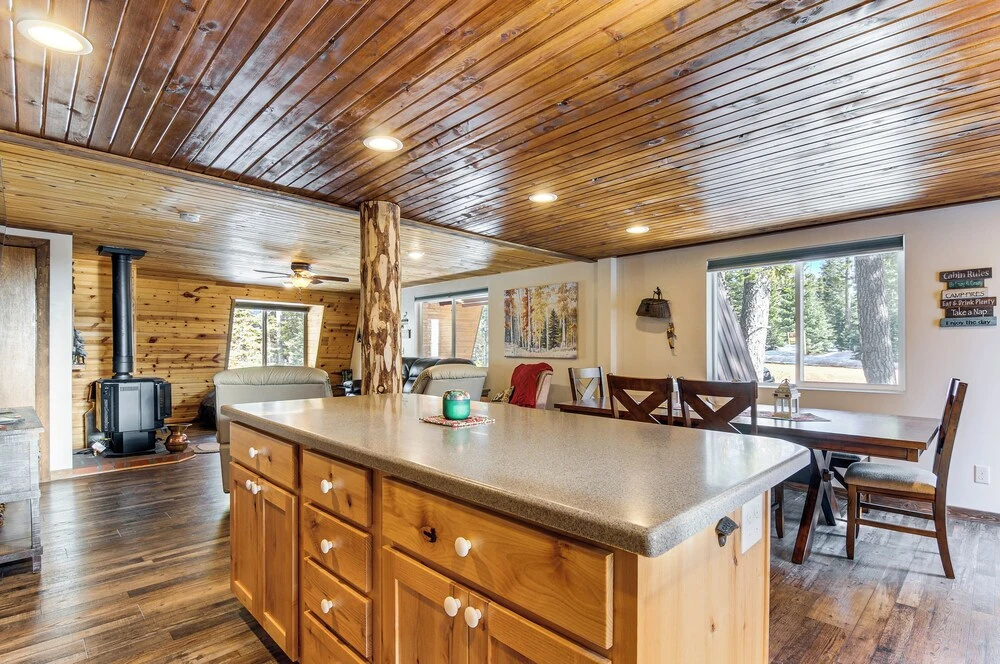 Nature Lovers Retreat! Family Duck Creek Cabin