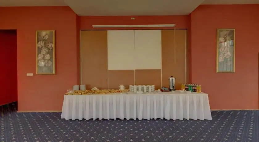 Hotel Twins II