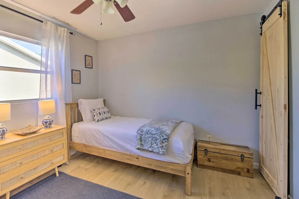 Quiet Satellite Beach Home w/ Lanai, Walk to Beach