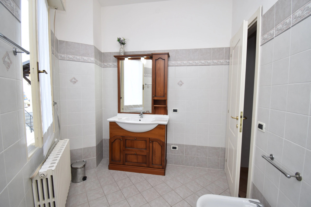 Angela -Terrace & beautiful View lake - Happy Rentals