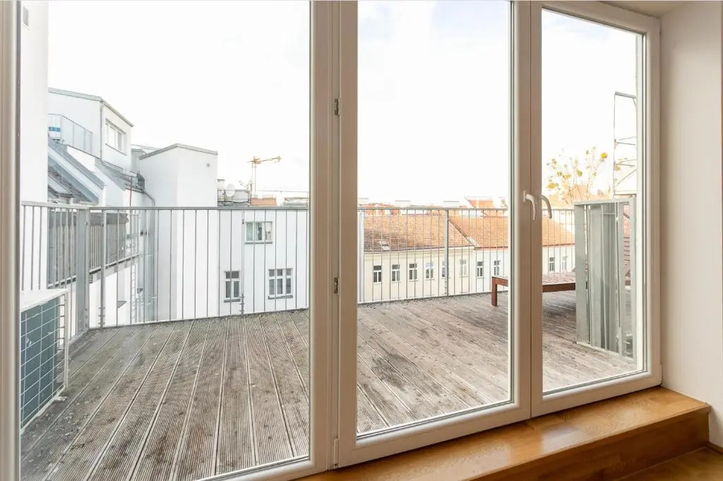 Sunny Penthouse with Terrace. DG7