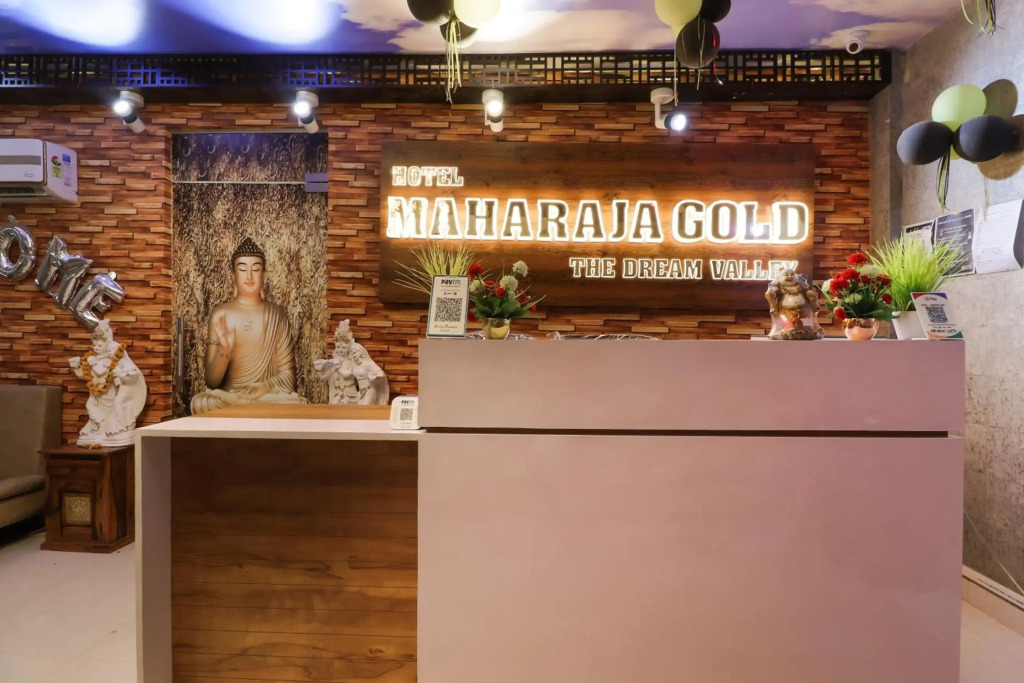 Flagship 75893 Hotel Maharaja Gold