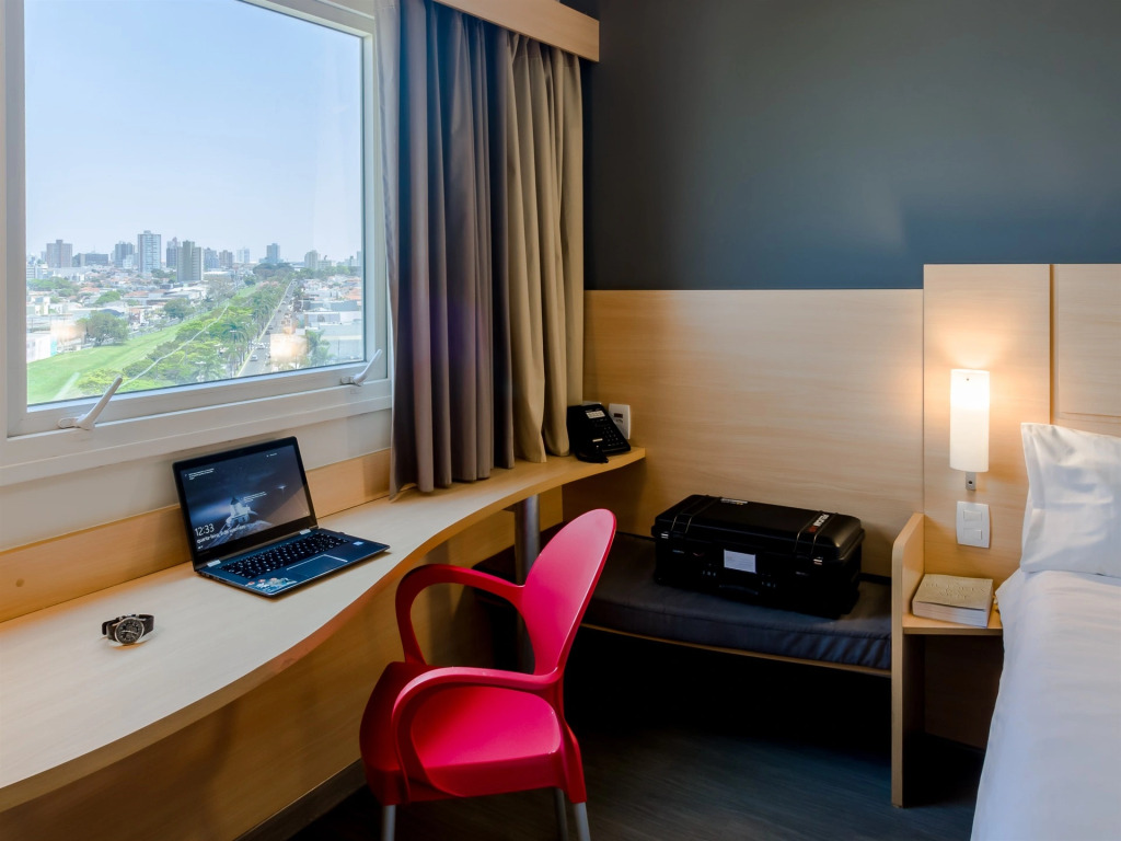 ibis Marilia