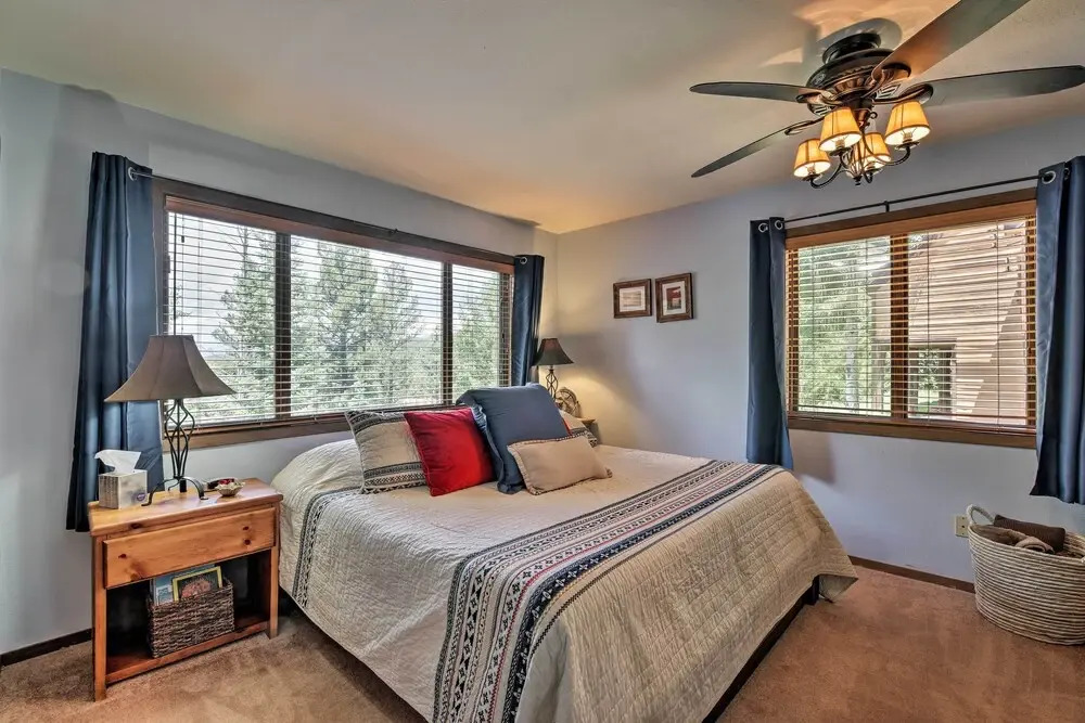Cabin-style Condo w/ Deck Near Angel Fire Resort