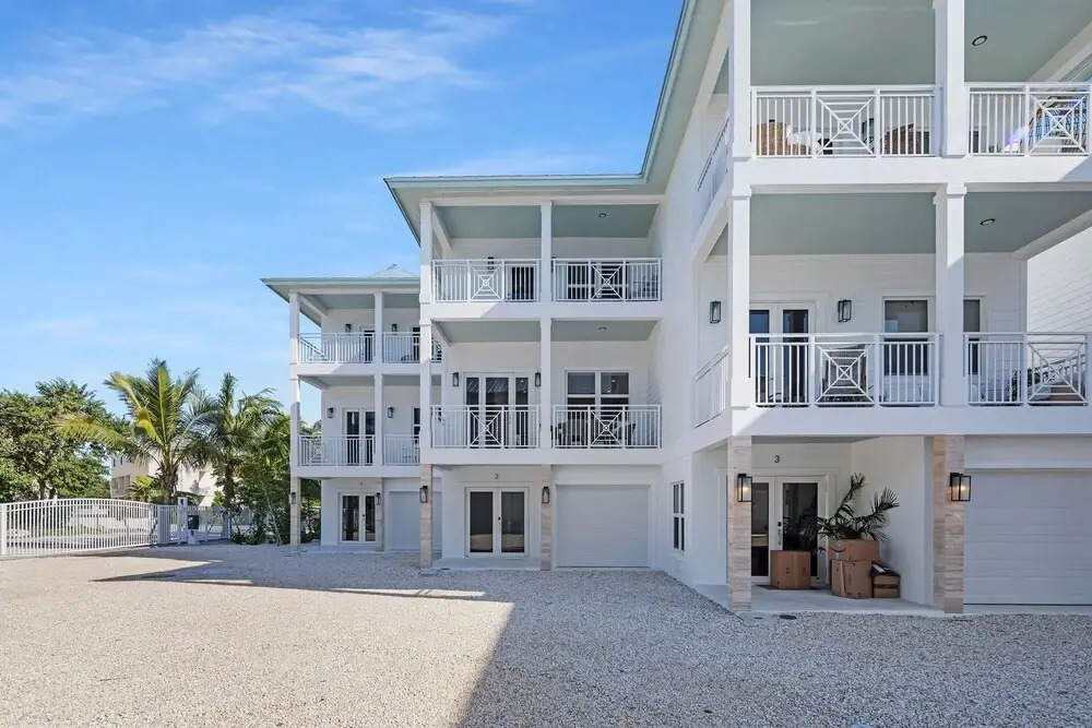Islamorada Home, Ocean Views, Playroom, Near Tiki Bar, Pool, And Boat Dockage, Ultimate Keys Getaway 3 Bedroom Home by RedAwning