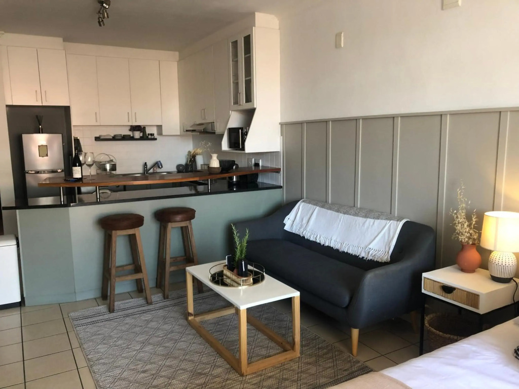 Courtyard Casual - stylish studio in heart of Stellenbosch centre