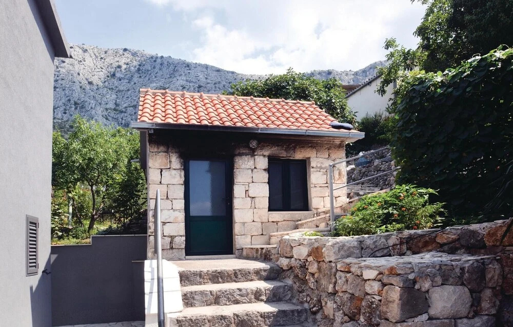 Beautiful Home in Omis With Wifi and 8 Bedrooms