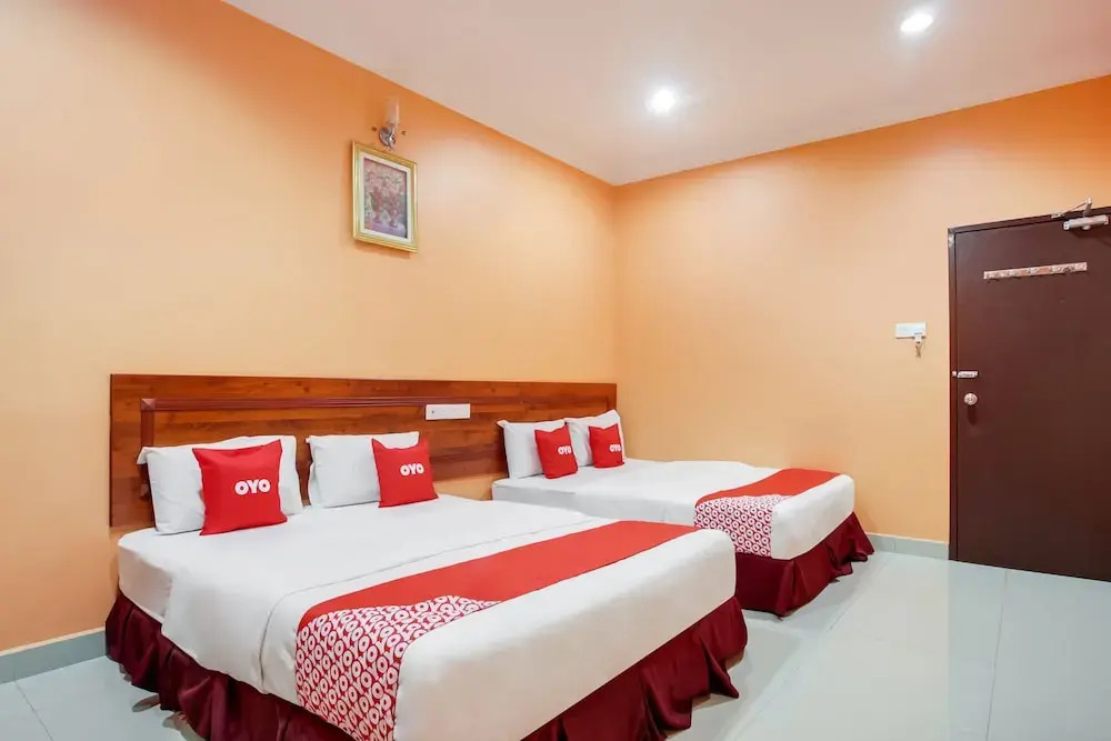 OYO 89470 My Town Hotel