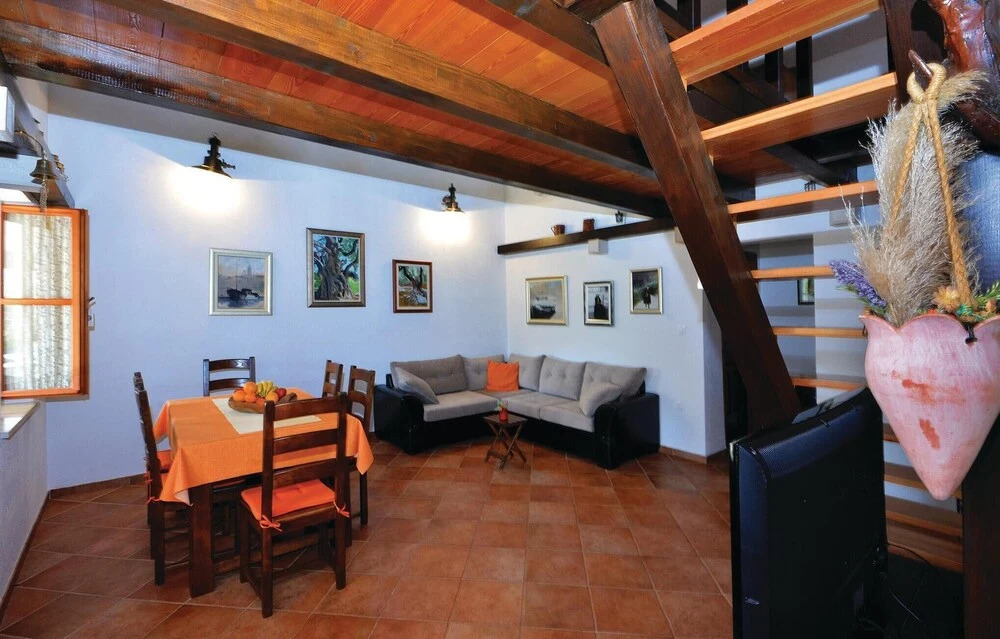 Cozy Home In Stari Grad