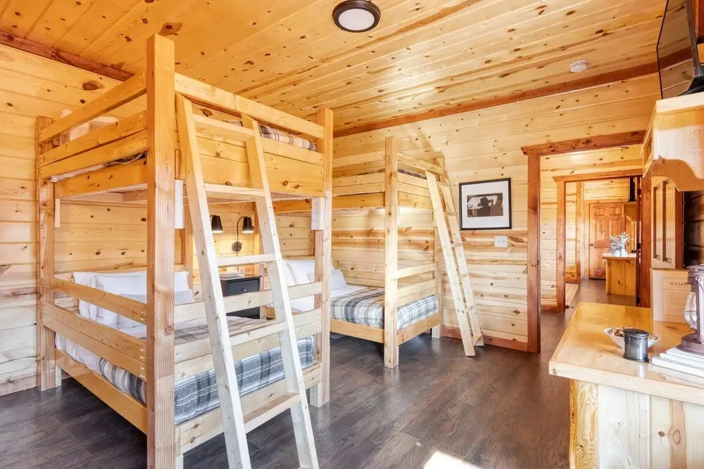 Elm by Avantstay Mountain Side Cabin w/ Movie Theatre, Indoor Pool, Hot Tub & Views