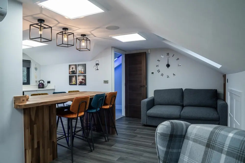Annex, 2 Bed, Sleeps 4, Parking