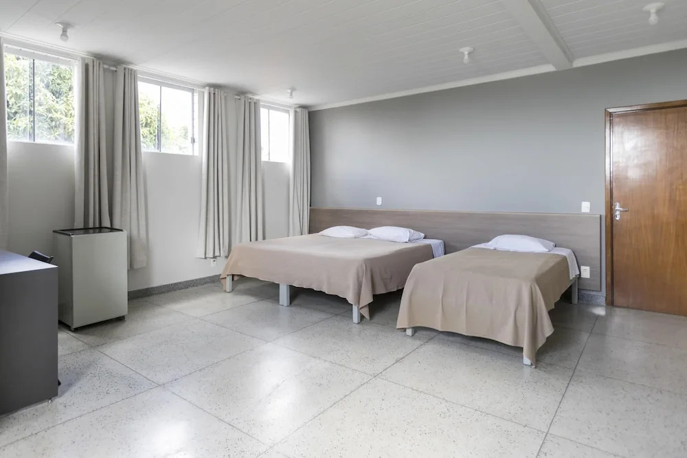 OYO Avenida Park Hotel