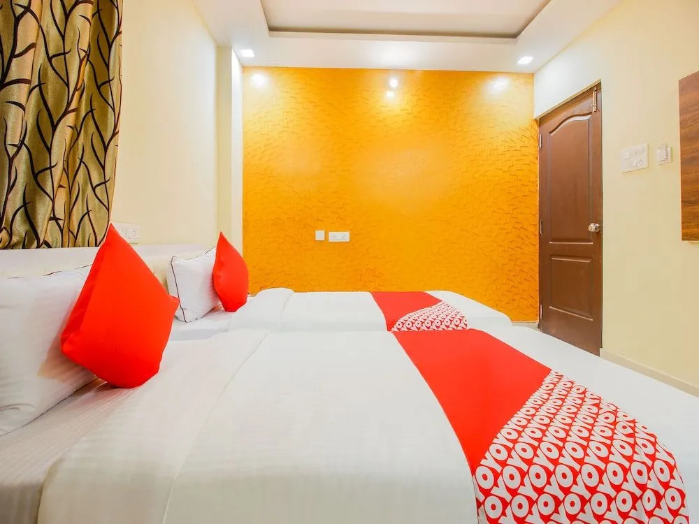 Oyo 36267 Aaditya Grand
