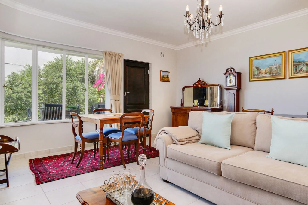 Bluegum Hill Guesthouse & Apartments