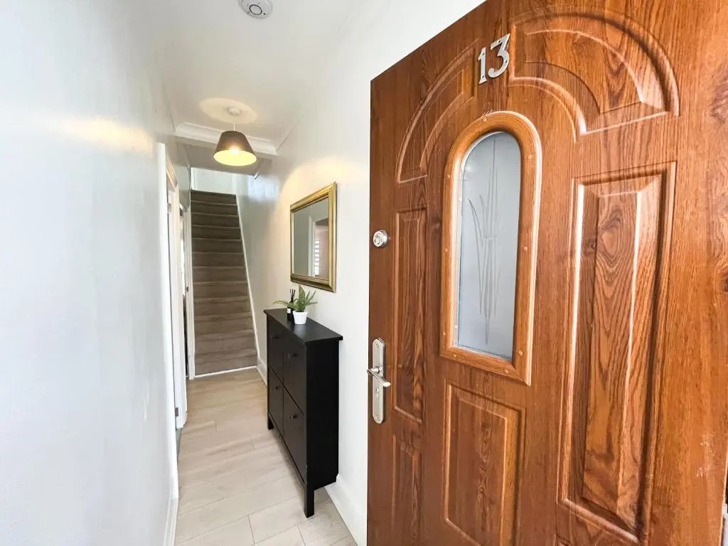 ***3 bedroom Home away from Home with BBQ grill***