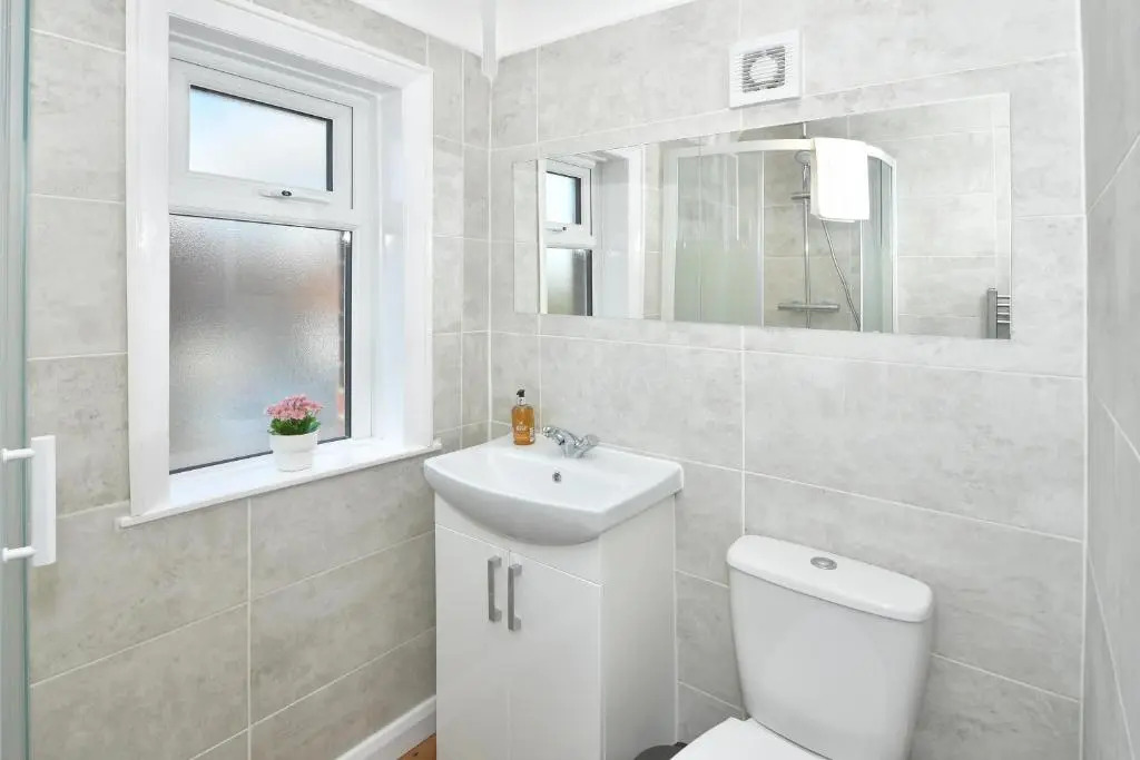 Orion House - sleeps 6, driveway, garden