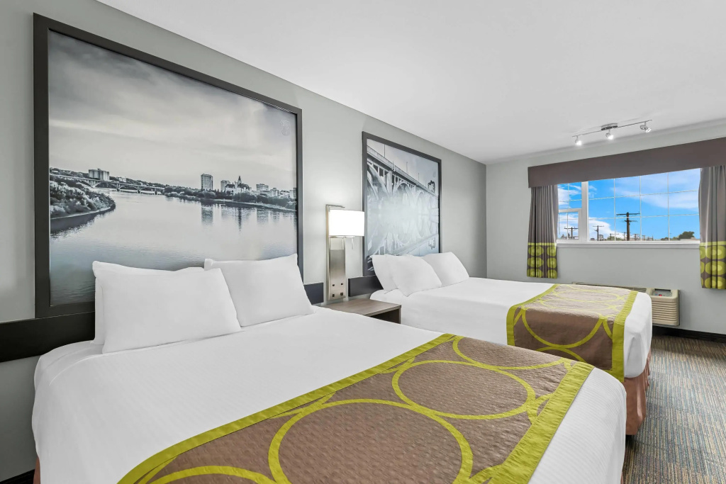Super 8 by Wyndham Saskatoon Near Saskatoon Airport