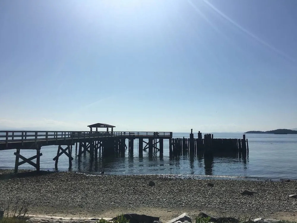B - Sechelt Private Coastal Home
