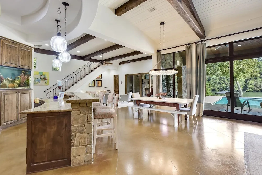 Big View Drive Home 7 Bedrooms 6.5 Bathrooms Home