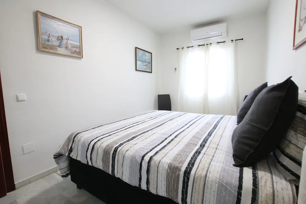 1 Bed - Sleeps 4 - Pool - Golf Resort