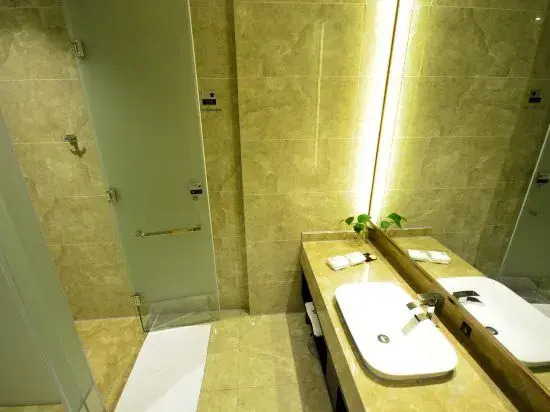 Bolaihua Hotel Wuhan Guanggu