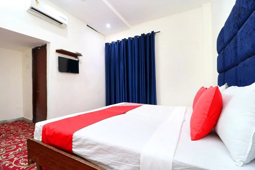 OYO 24066 Hotel Rr Villa