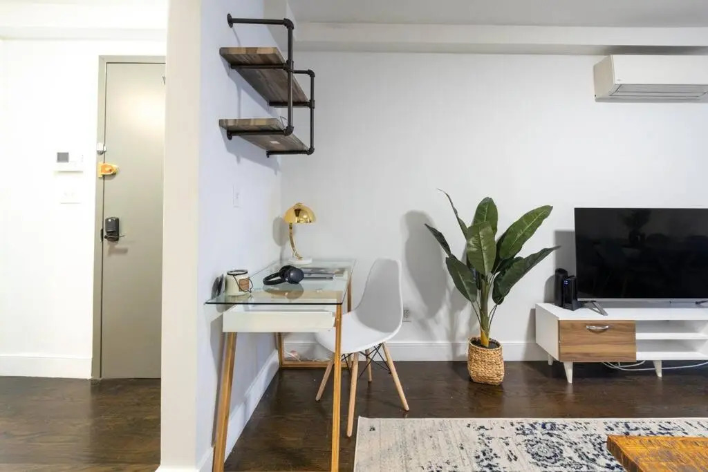 39-2 Renovated 3BR Prime Hudson Yards Area