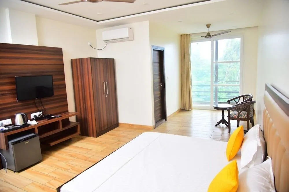 SERENE SUITES