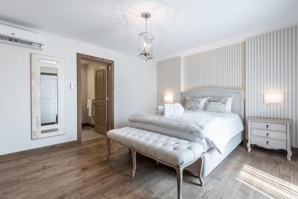 Hotel "Le Suisse"