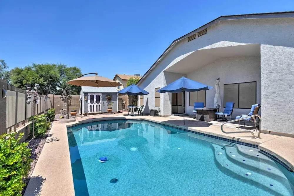 Walk to NFL Games: Glendale Home Near Golf