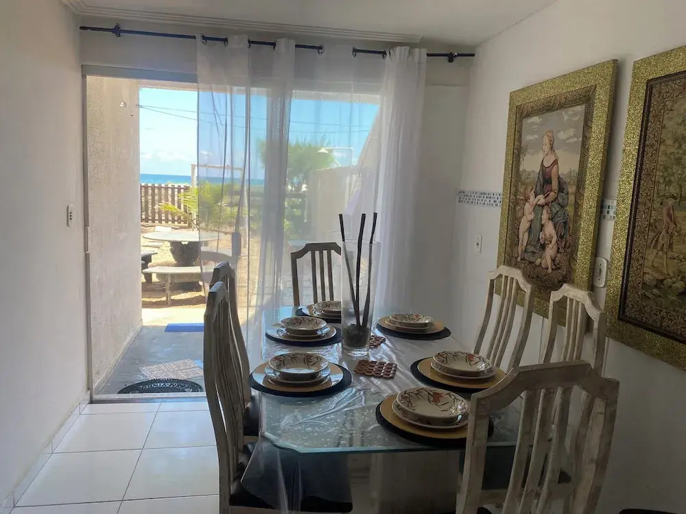 Pé na areia.