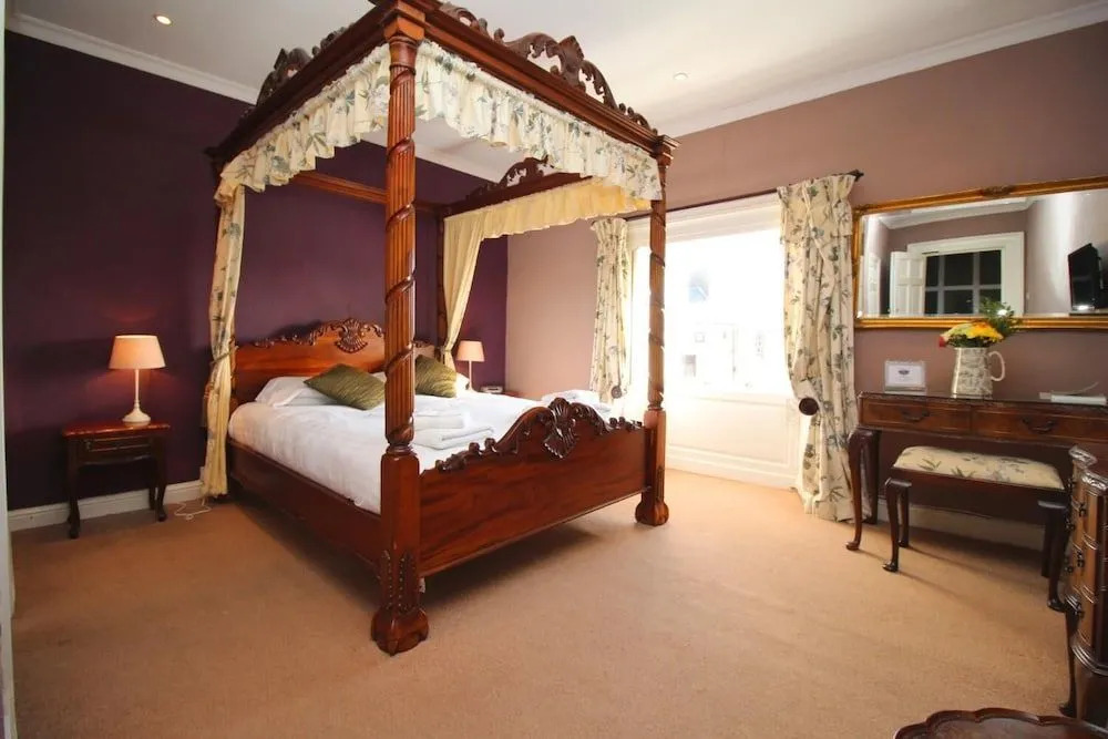 Blue Bell Hotel