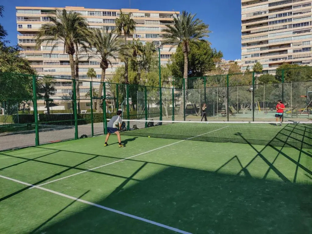 <1 Min Beach, Sea Views, AC, Wifi, Pool, 3xTennis