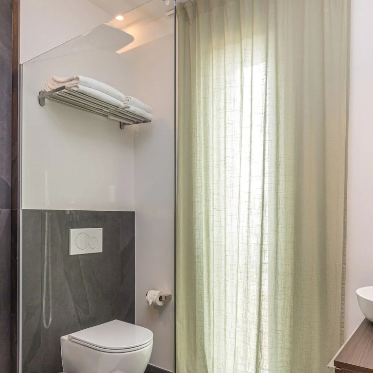 Icon H 305 Suite Micro-living