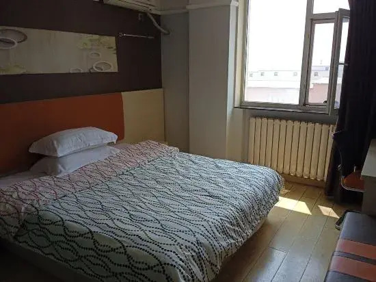 Pod Inn Chain Hotel (Taiyuan Chaoyang Street Clothing Market)