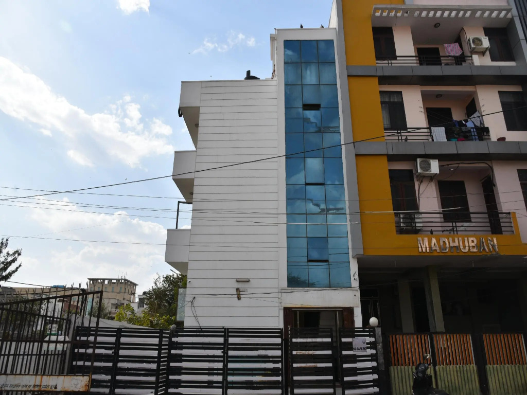 OYO 29907 Hotel Iqra Inn
