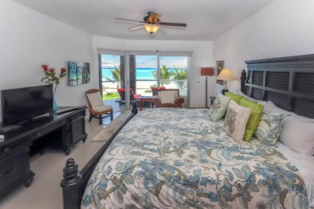 True Beachfront Condo - Corazon